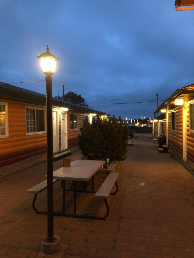 Alpine motel Rocky Mountain House Esterno foto