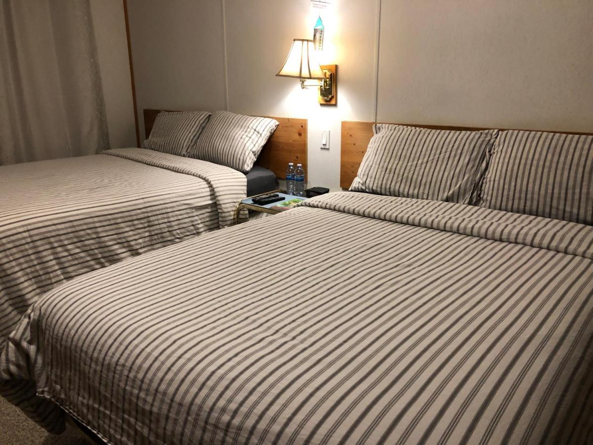 Alpine motel Rocky Mountain House Esterno foto